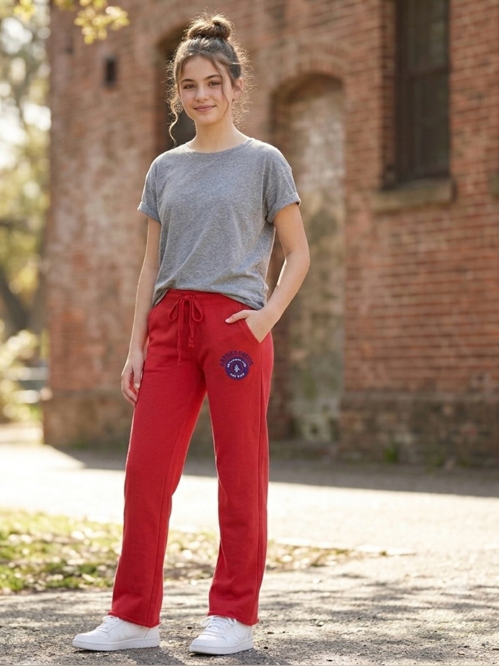 📌 Abercrombie & Fitch Girls Red Sweatpants - Size Medium